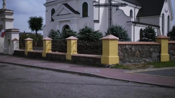 Iglesia de la Natividad de la Virgen María en Nowogrod — Vídeo de stock