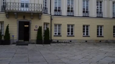 Varşova'daki Boş Saray, Polonya