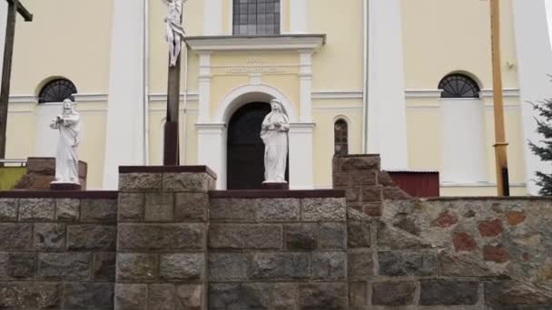 Descubrimiento de la iglesia parroquial en Maly Plock — Vídeos de Stock