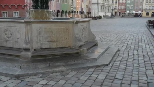 ポズナン, ポーランドの古い市場でアポロの泉 — ストック動画