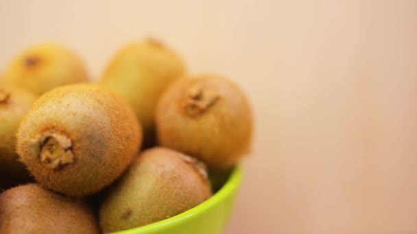 Several ripe kiwi in plate — Stock Video