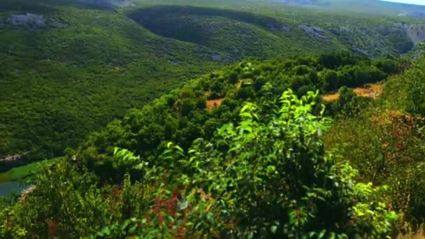 Zrmanja is een rivier in het noorden van Dalmatië, Kroatië — Stockvideo