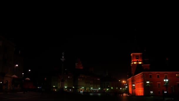 Plaza del Castillo en Varsovia, Polonia por la noche — Vídeos de Stock
