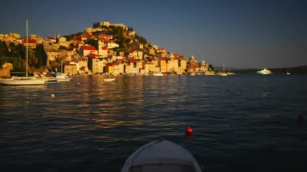 Sibenik é uma cidade histórica na Croácia — Vídeo de Stock