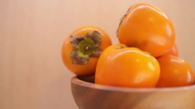 güzel olgun Trabzon hurması ahşap plaka