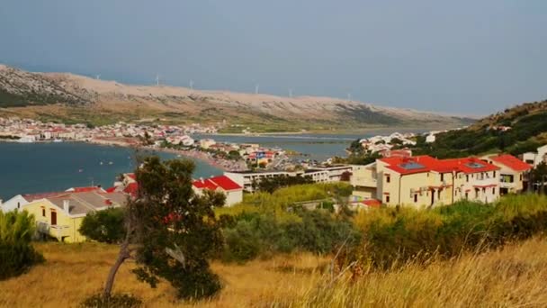 Pag es la ciudad más grande de la isla en Croacia — Vídeo de stock