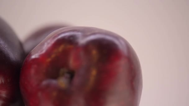 Große rote Äpfel — Stockvideo