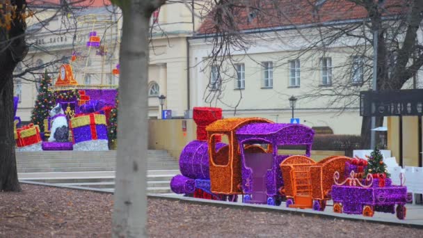 Tren de juguete de Navidad en Varsovia, Polonia — Vídeo de stock