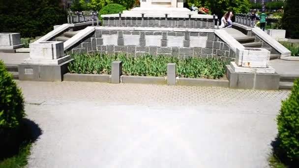Mass grave of Soviet soldiers in Presov — Stock Video
