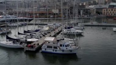 Port Cenova Akdeniz üzerinde