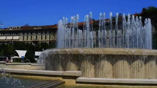 Fontana di Piazza Castello - Milaan - Italië — Stockvideo