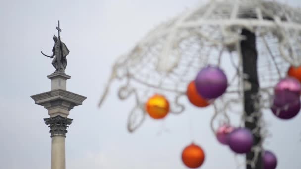 Christmas balls on Castle Square in Warsaw — Stock Video