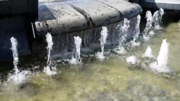 Brunnen neben dem Nationaltheater Weißrusslands Stockvideo