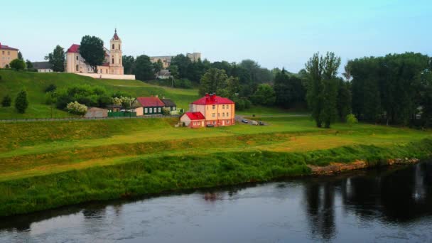 Rivier Neman in stad Grodno — Stockvideo