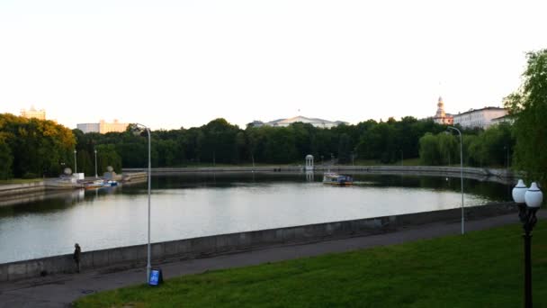 Yanka kupala park, minsk, weißrussland — Stockvideo