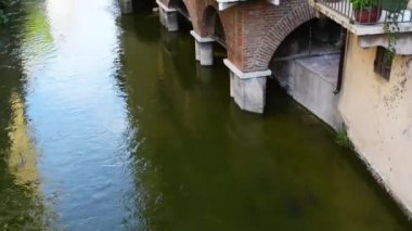 Mantua Eski Binalar River Mincio, İtalya