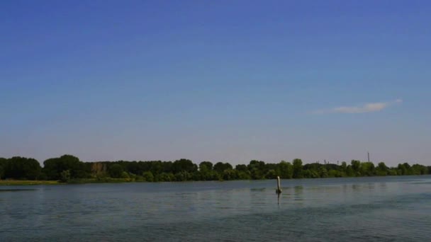 Brug over de rivier de Mincio in Mantua, Italië — Stockvideo