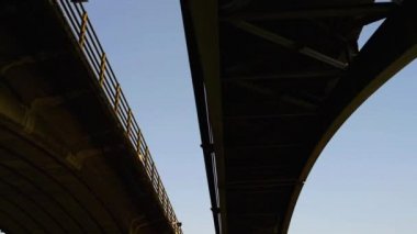 Mantua'da Mincio Nehri üzerindeki köprü, İtalya