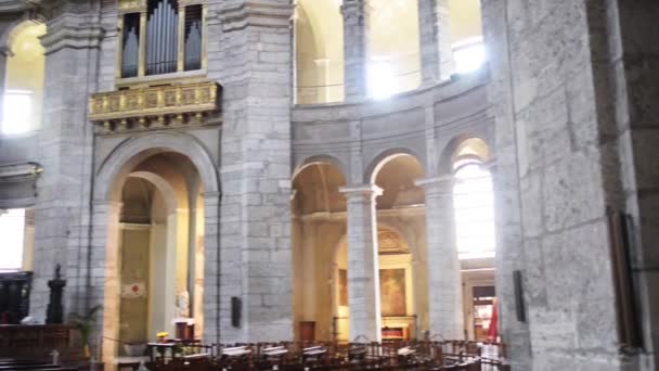 A milánói San Lorenzo Maggiore bazilika — Stock videók