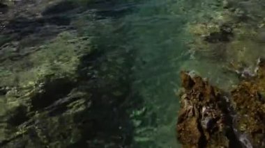 Hırvat Adriyatik Denizi kıyısında