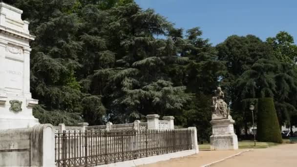 Piazza Virgiliana es una gran zona verde de Mantua — Vídeos de Stock