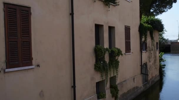 Old buildings River Mincio in Mantua, Italy — Stock Video