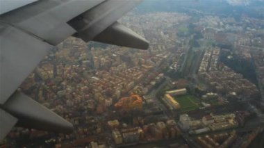 İtalya Roma yaklaşan uçak uçar.