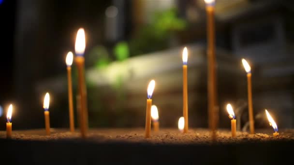 燃烧的蜡烛群 — 图库视频影像