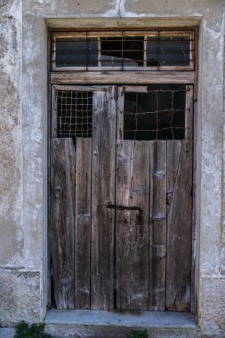 Eski güzel binada eski ahşap kapı