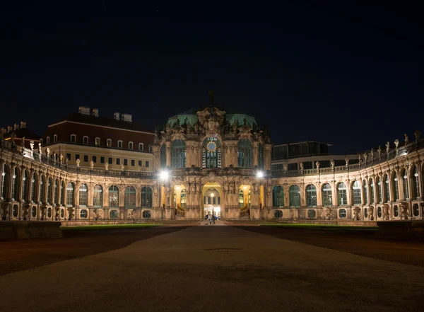 Scène nocturne à Dresde — Photo