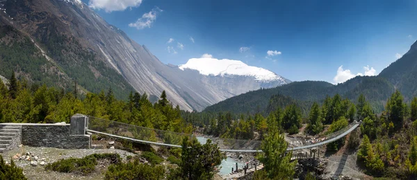 Ponte sospeso sul circuito di Annapurna — Foto Stock