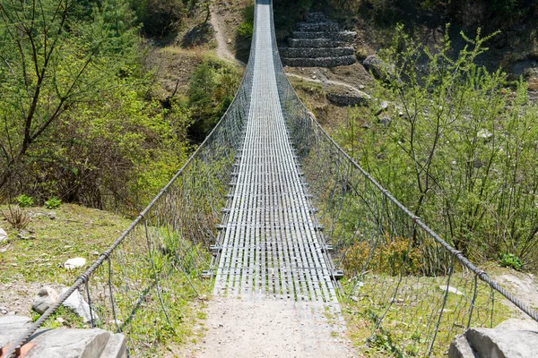 Suspension bridge on Annapurna Circuit — Stock Photo, Image