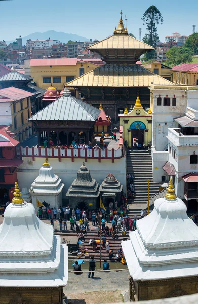 Ölü yakma töreni üzerinde yerel halkın