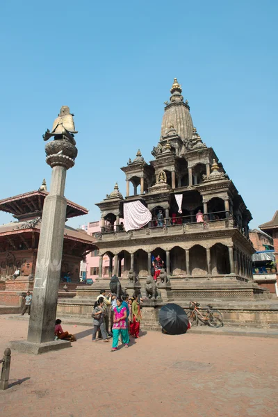 Krishna mandir and Garud statue — Stock Photo, Image