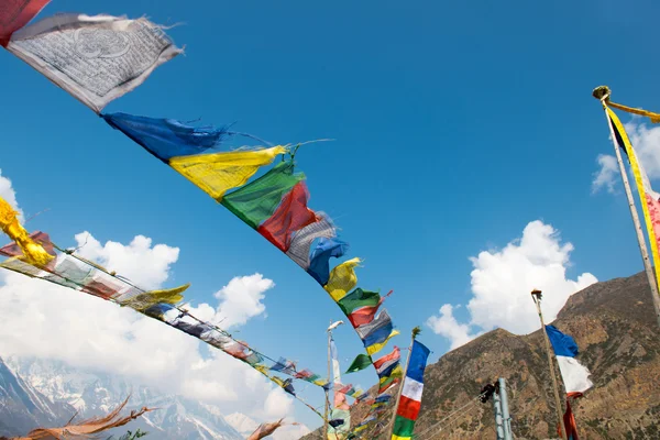 Colorful flags on a Annapurna Circuit — Stock Photo, Image