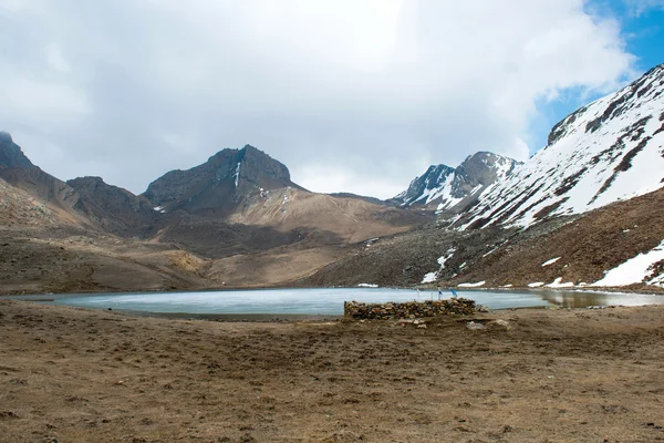Jezioro lodowe na obwodzie Annapurna — Zdjęcie stockowe