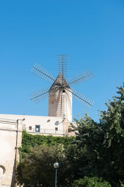 Vecchio mulino a vento a Palma — Foto Stock
