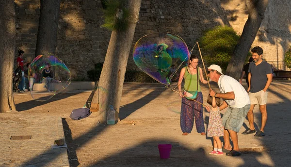 The man made giant soap bubble in Palma de Mallorca, — Stock Photo, Image