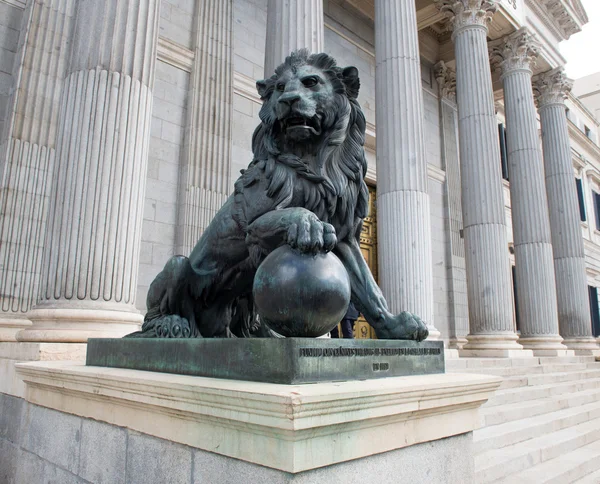 Löwenstatue — Stockfoto