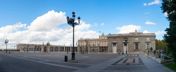 Vy över torget Real Royal Palace — Stockfoto