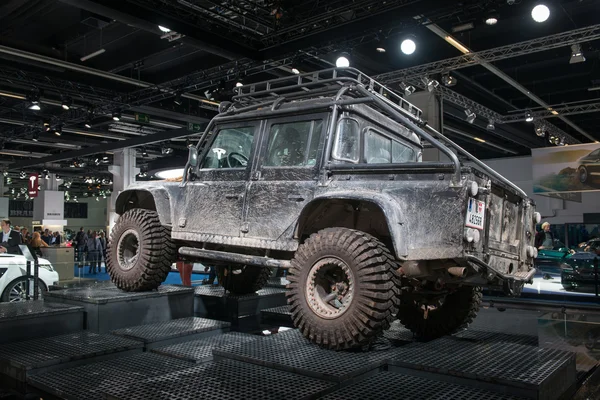 Land Rover Defender forma la película Spectre, la aventura número 24 de James Bond . —  Fotos de Stock