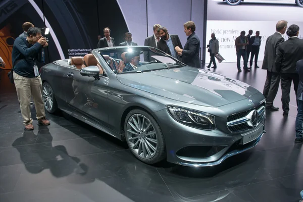 Мировая премьера Mercedes-Benz S500 Cabriolet . — стоковое фото