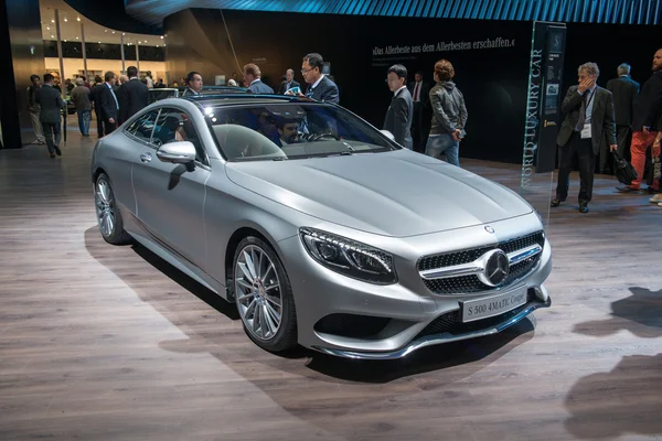 Mercedes-Benz S500 Cabriolet - world premiere. — Zdjęcie stockowe