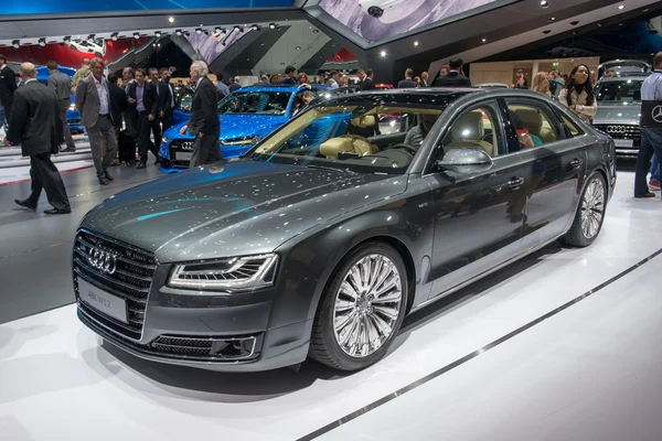 AUDI A8L W12 — ストック写真