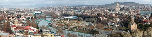 Tiflis merkezi üzerinde havadan görünümü — Stok fotoğraf