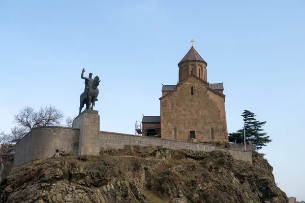 Statua della Chiesa di Vakhtang I Gorgasali e Metekhi (Uspenskya) Fotografia Stock