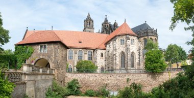 Magdeburg Katedrali (Protestan katedral Magdeburg Mauritius ve St. Catherine) - nehir tarafında Almanya'da en eski Gotik binalar.