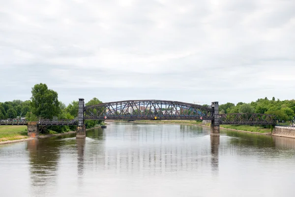 Hubbrucke (Hub bridge) i Magdeburg, Tyskland - Stock-foto