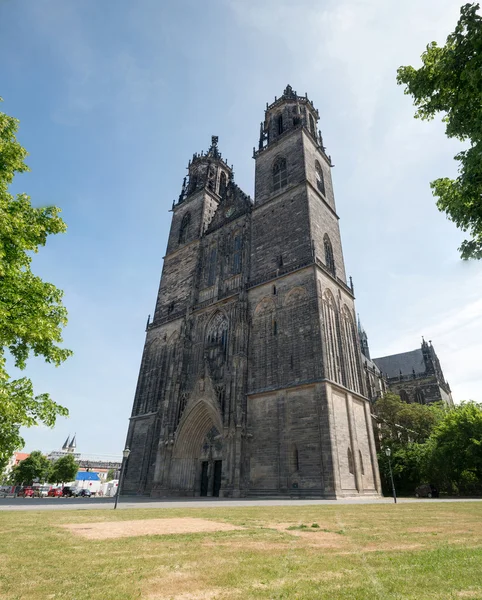 Catedral de Magdeburgo (Catedral protestante de Magdeburgo Mauricio y Santa Catalina) - uno de los edificios góticos más antiguos de Alemania . — Foto de Stock
