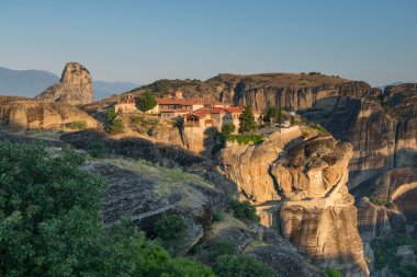 Kutsal teslis Manastırı